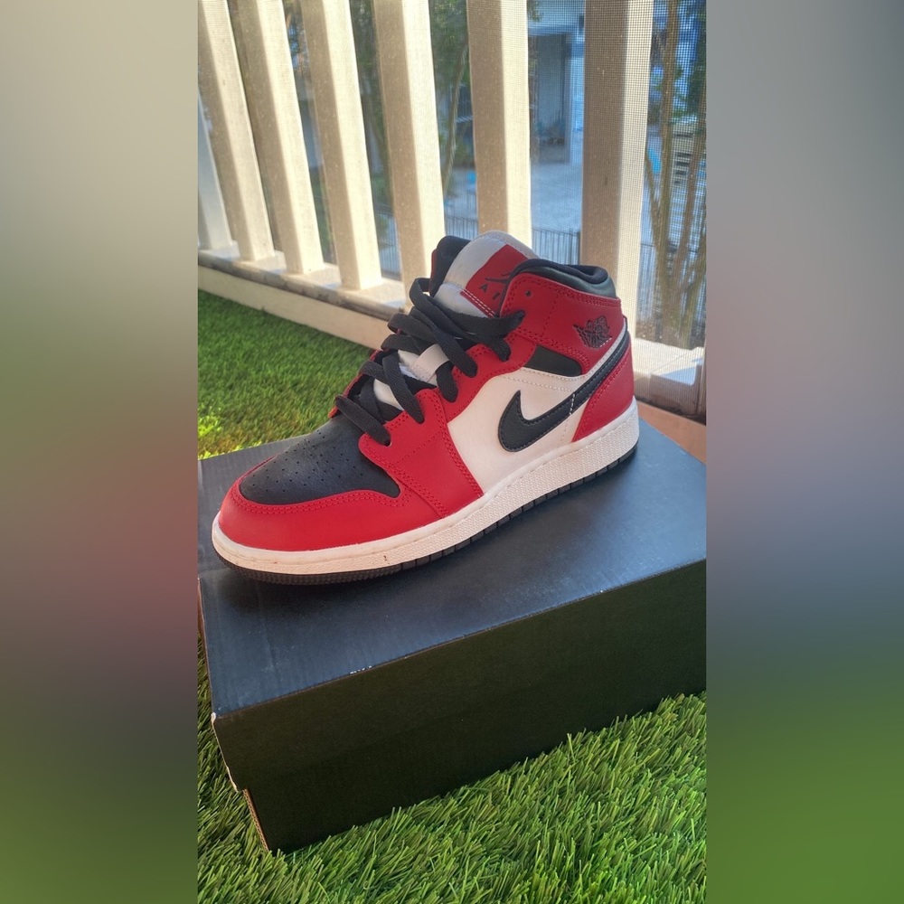 Air Jordan 1 Mid (GS)